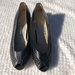 Vintage Cobbie Cuddlers Peep Toe Shoes